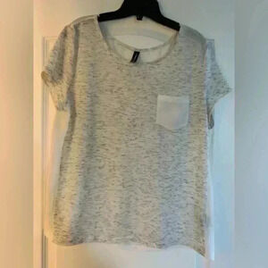 🔥2/20$🔥Jess T-shirt  hardly worn. Spring/summer season start